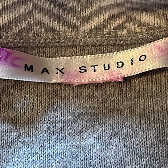 Max studio large sweater. Wear open or wrapped. - Picture 8 of 12